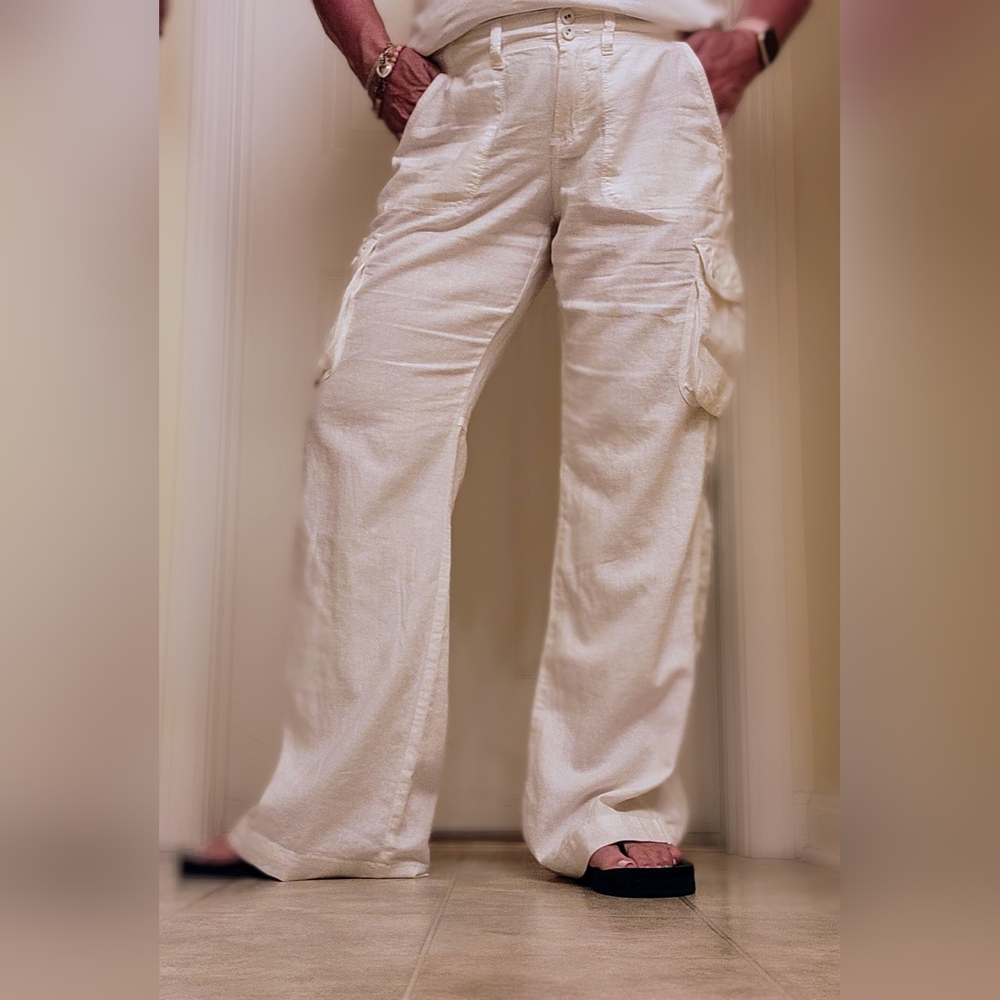 Old Navy Women's Linen, White,  Cargo Pants Relaxed Fit.